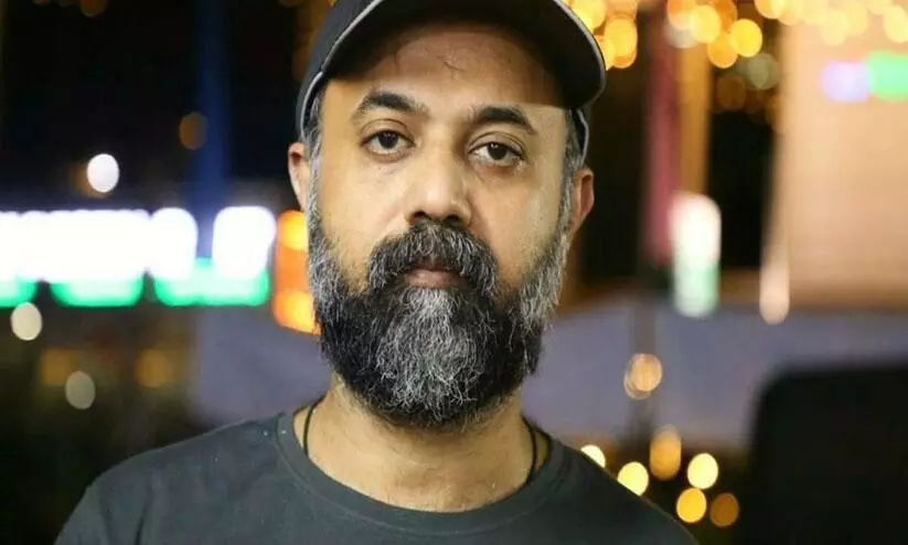 ഒരു ദിവസം ബാബരി മസ്ജിദ് ആത്മഹത്യ ചെയ്തു, ഗാന്ധിജി ചെയ്ത പോലെ- വിമർശിച്ച്​ ഉണ്ണി ആര്‍