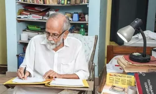 ഇന്ന്​ ലോക വയോജന ദിനം: കേരളത്തി​െൻറ സാംസ്​കാരിക ചരിത്രമൊരുങ്ങുന്നു; നോവൽ രൂപത്തിൽ
