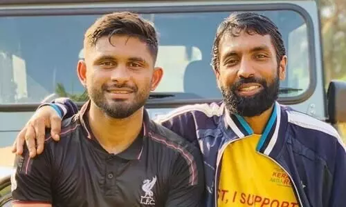 പതിവ് തെറ്റിച്ച് അനസ്; ഇക്കുറി മാഷിന് ശിഷ്യന്‍റെ അഭിനന്ദനം