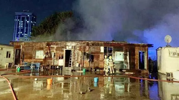 റാക് ലേബര് ക്യാമ്പില് വന്തീപ്പിടിത്തം; 44 തൊഴിലാളികളെ രക്ഷപ്പെടുത്തി സിവില് ഡിഫന്സ് റാക് ലേബര് ക്യാമ്പില് വന്തീപ്പിടിത്തം; 44 തൊഴിലാളികളെ രക്ഷപ്പെടുത്തി സിവില് ഡിഫന്സ്