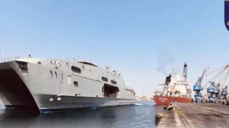 സഹായവസ്തുക്കളുമായി റോയൽ ഒമാൻ നേവി കപ്പൽ സുഡാനിലെത്തി സഹായവസ്തുക്കളുമായി റോയൽ ഒമാൻ നേവി കപ്പൽ സുഡാനിലെത്തി