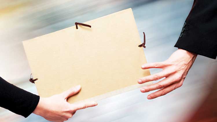 സൂക്ഷിച്ചുമാത്രം കൈപ്പറ്റണം, മറ്റുള്ളവരുടെ സാധനങ്ങൾ സൂക്ഷിച്ചുമാത്രം കൈപ്പറ്റണം, മറ്റുള്ളവരുടെ സാധനങ്ങൾ