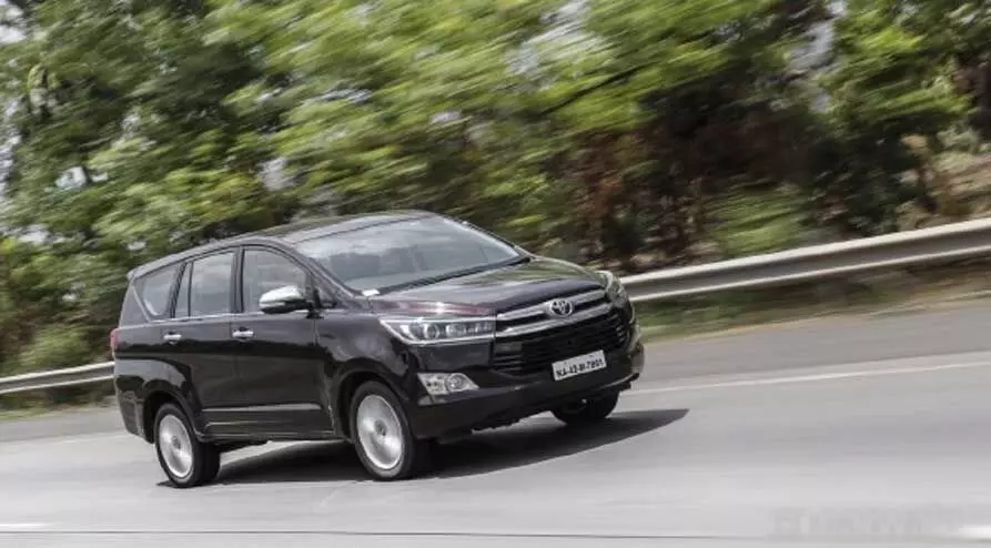 പട്ടാപ്പകല് സിനിമാ സ്റ്റൈലില് കാര് മോഷണം; പിന്നാലെ പാഞ്ഞ് പിടികൂടി പോലീസ് പട്ടാപ്പകല് സിനിമാ സ്റ്റൈലില് കാര് മോഷണം; പിന്നാലെ പാഞ്ഞ് പിടികൂടി പോലീസ്