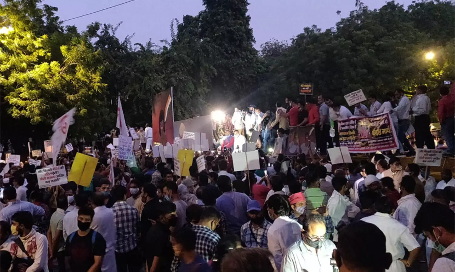 ഹാഥറസ് കൂട്ടബലാത്സംഗക്കൊല: രോഷം പടരുന്നു; ജന്തർ മന്തറിൽ വൻപ്രതിഷേധം