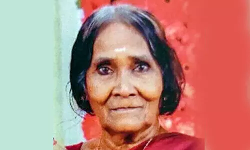 കൊരട്ടിക്കരയിൽ അപകടത്തിൽ മരിച്ച വയോധികക്ക് കോവിഡ്