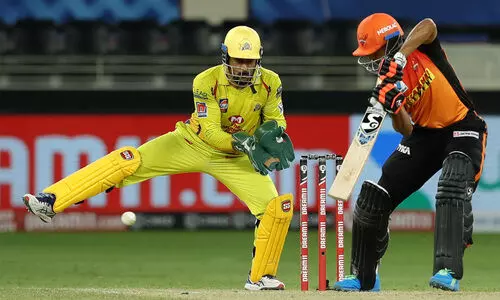 ഐ.പി.എൽ: ഹൈദരാബാദിനെതിരെ ചെന്നൈക്ക് ജയിക്കാൻ 165 ഐ.പി.എൽ: ഹൈദരാബാദിനെതിരെ ചെന്നൈക്ക് ജയിക്കാൻ 165