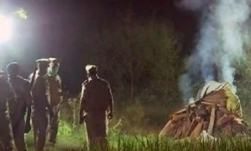 ദലിത് പെൺകുട്ടിയുടെ ബലാത്സംഗക്കൊല: ഹാഥറസിൽ അഞ്ച് പൊലീസുകാർക്ക് സസ്പെൻഷൻ