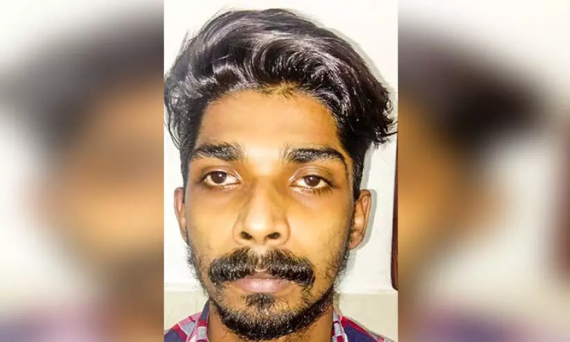 പെൺകുട്ടിയെ പീഡിപ്പിച്ച കേസില് യുവാവ് പിടിയിൽ പെൺകുട്ടിയെ പീഡിപ്പിച്ച കേസില് യുവാവ് പിടിയിൽ