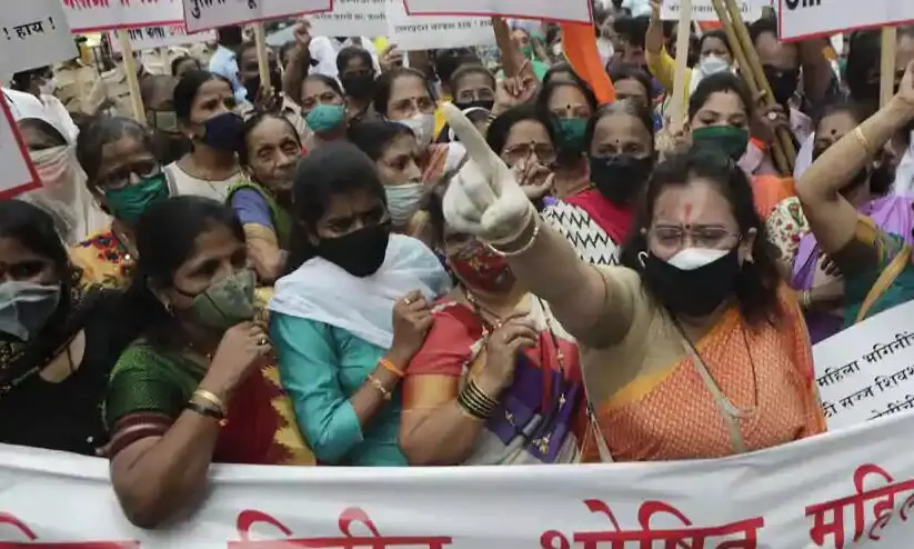 ഹാഥറസ്: യോഗിക്കെതിരെ പ്രതിഷേധം ശക്തമാക്കി ശിവസേന; മുംബൈ പൊലീസ് കേസെടുക്കണമെന്ന് ആവശ്യം ഹാഥറസ്: യോഗിക്കെതിരെ പ്രതിഷേധം ശക്തമാക്കി ശിവസേന; മുംബൈ പൊലീസ് കേസെടുക്കണമെന്ന് ആവശ്യം