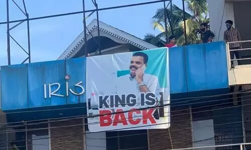 രാജാവ് തിരിച്ചു വരുന്നു; കാരാട്ട് ഫൈസലിന് വീരപരിവേഷമേകി ആരാധകർ 