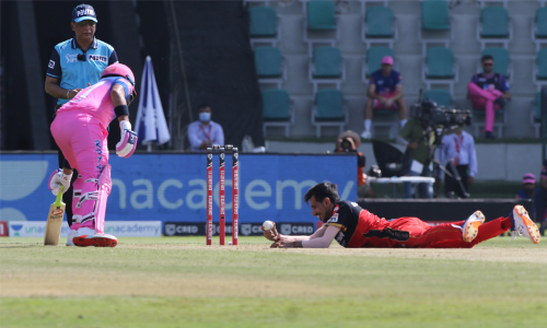 സഞ്​ജുവി​െൻറ പുറത്താകൽ വിവാദത്തിൽ; ചഹലി​െൻറ ക്യാച്​ പിച്ചിൽ തൊ​ട്ടെന്ന്​