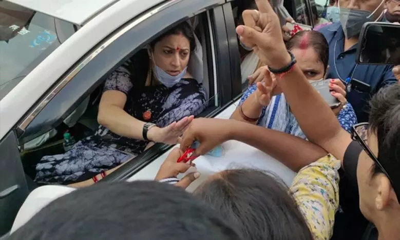 ഹാഥറസ്​: സ്​മൃതി ഇറാനിയെ വാരണാസിയിൽ തടഞ്ഞു