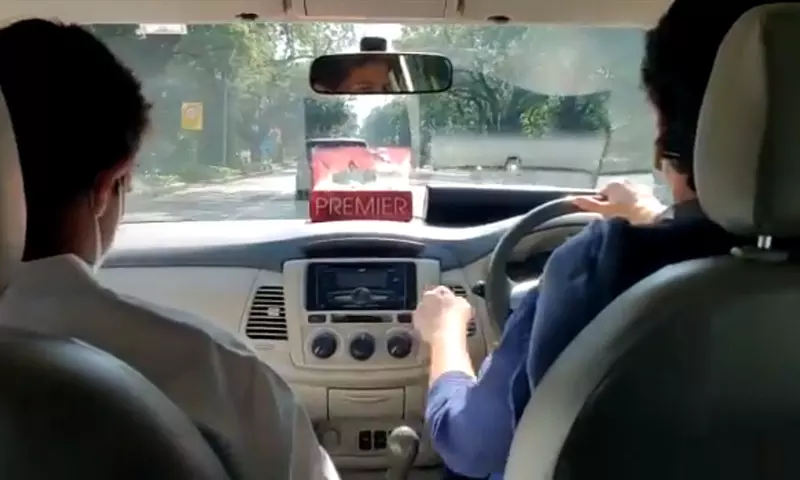 ആദ്യം തടഞ്ഞു, പിന്നീട്​ അനുമതി; രാഹുലും പ്രിയങ്കയും ഹാഥറസിലേക്ക്​