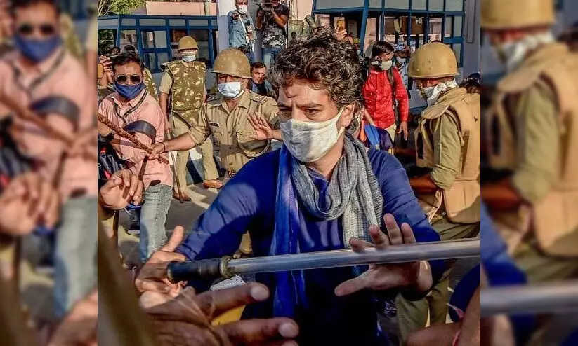 പ്രവർത്തകർക്കും യു.പി പൊലീസിനുമിടയിൽ വട്ടമിട്ട് പ്രിയങ്ക; ദൃശ്യങ്ങൾ വൈറൽ VIDEO പ്രവർത്തകർക്കും യു.പി പൊലീസിനുമിടയിൽ വട്ടമിട്ട് പ്രിയങ്ക; ദൃശ്യങ്ങൾ വൈറൽ VIDEO