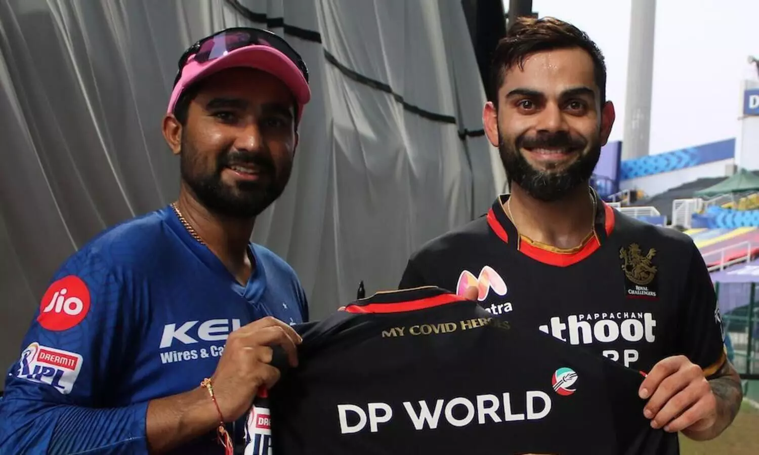 ജഴ്​സി ചോദിച്ചപ്പോൾ സ്​പെഷ്യൽസമ്മാനം നൽകി​ കോഹ്​ലി; ഇതിഹാസമെന്ന്​ വാഴ്​ത്തി തേവാത്തിയ