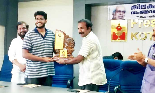 തി​ല​ക​ൻ സ്മാ​ര​ക വേ​ദി നാ​ട​ക പു​ര​സ്​​കാ​രം അ​ൻ​സാ​ർ ഇ​ബ്രാ​ഹീ​മി​ന്​