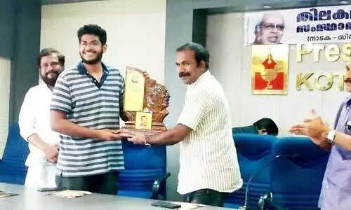 തി​ല​ക​ൻ സ്മാ​ര​ക വേ​ദി നാ​ട​ക പു​ര​സ്​​കാ​രം അ​ൻ​സാ​ർ ഇ​ബ്രാ​ഹീ​മി​ന്​