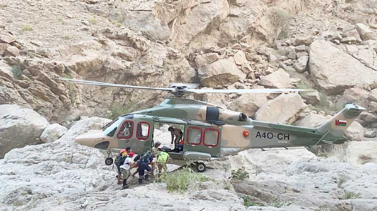 മലമുകളിൽനിന്നു വീണ് പരിക്കേറ്റയാളെ ആശുപത്രിയിലെത്തിച്ചു മലമുകളിൽനിന്നു വീണ് പരിക്കേറ്റയാളെ ആശുപത്രിയിലെത്തിച്ചു