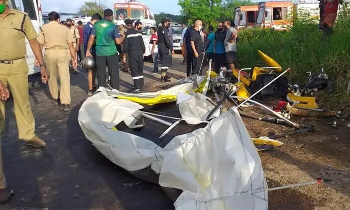 പരിശീലന പറക്കലിനിടെ ഗ്ലൈഡര്‍ തകര്‍ന്ന്​ രണ്ട്​ മരണം