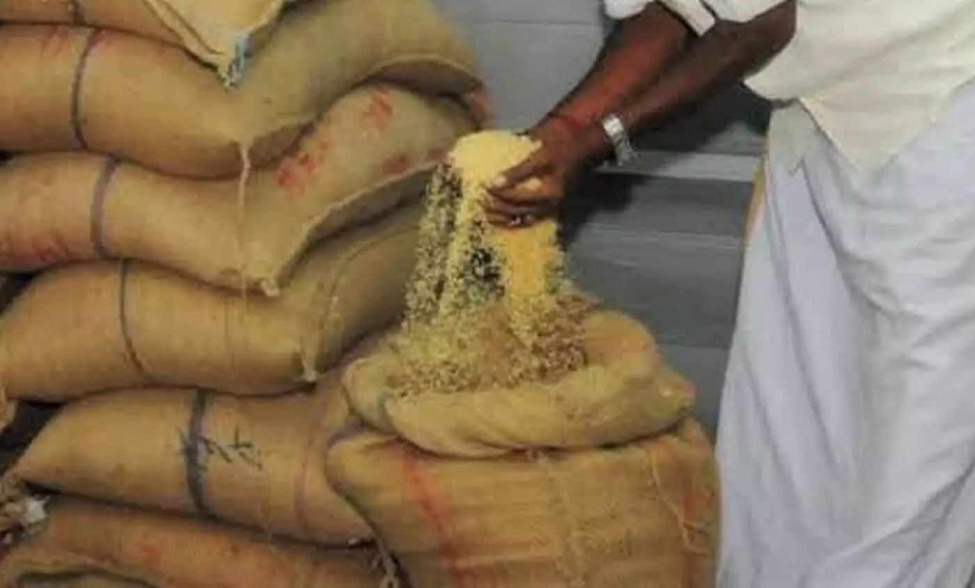 റേഷന് കരിഞ്ചന്ത ഡിപ്പോ; മാനേജർക്ക് സസ്പെൻഷൻ റേഷന് കരിഞ്ചന്ത ഡിപ്പോ; മാനേജർക്ക് സസ്പെൻഷൻ