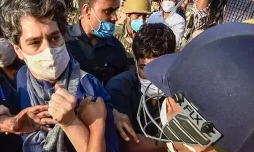 പ്രിയങ്ക ഗാന്ധിയുടെ കുർത്തയിൽ കേറിപിടിച്ച സംഭവത്തിൽ ഖേദം പ്രകടിപ്പിച്ച് നോയിഡ് പൊലീസ്