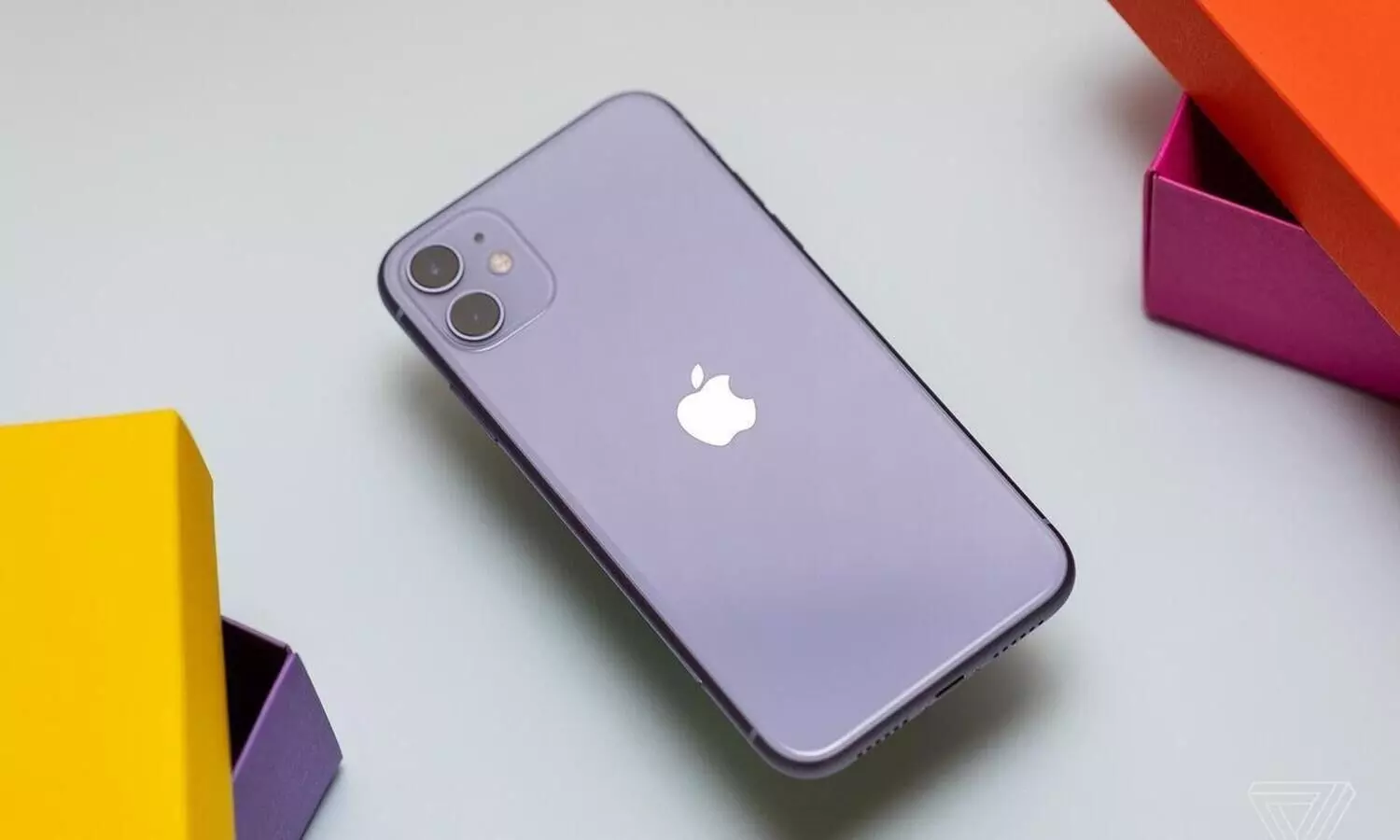 ഐ ഫോൺ 11​ന്​ വില 50000 രൂപയിൽ താഴെ; ഞെട്ടിക്കാനൊരുങ്ങി ആമസോൺ