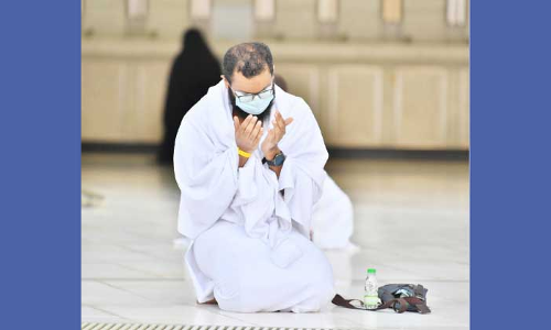 നീ​ണ്ട ഇ​ട​വേ​ള​ക്കു​ശേ​ഷം ഹ​റ​മി​ൽ; ആ​ത്മ​നി​ർ​വൃ​തി​യി​ൽ തീ​ർ​ഥാ​ട​ക​ർ