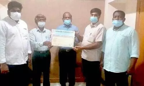 സാം സാമുവേൽ കുടുംബ സഹായം കൈമാറി