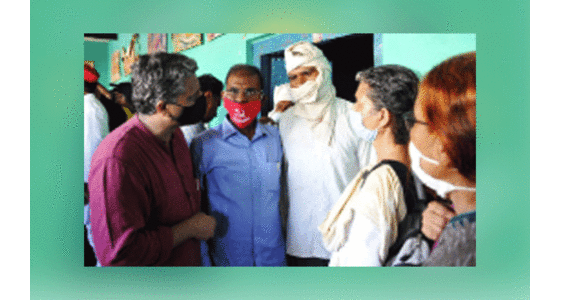 ഹാ​ഥ​​റ​സ്​ ഇരയുടെ കുടുംബങ്ങളെ സി.പി.എം നേതാക്കൾ സന്ദർശിച്ചു