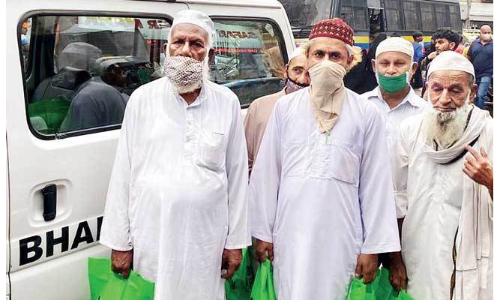 ധാരാവി ജയിക്കു​​േമ്പാൾ ഈ മൗലാനമാർക്കുമുണ്ട്​ ധാരാളം കൈയടി...