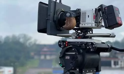 കലാകാരന്മാർക്ക്‌ സഹായം; മഴ മിഴി വെബ്‌ കാസ്‌റ്റിങ്ങിനുള്ള ചിത്രീകരണം തുടങ്ങി