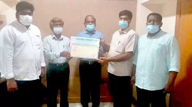 സാം സാമുവേൽ കുടുംബ സഹായം കൈമാറി സാം സാമുവേൽ കുടുംബ സഹായം കൈമാറി