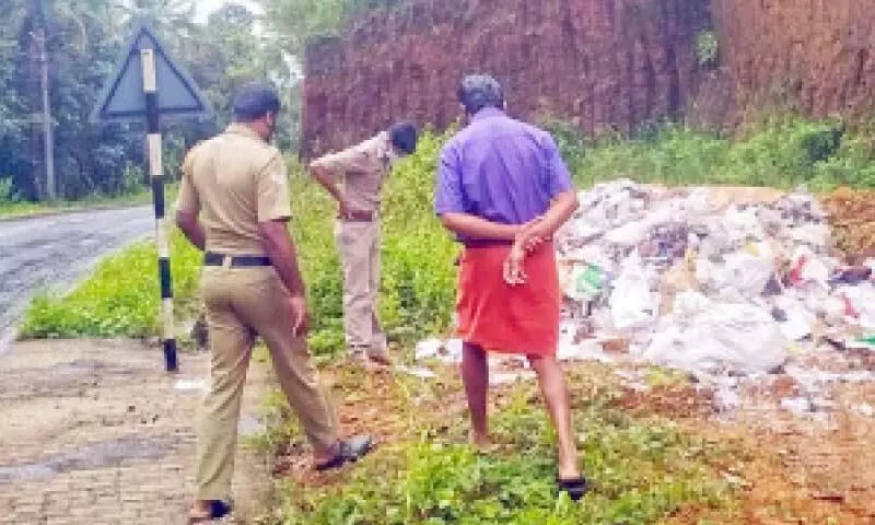 നഗരമാലിന്യം ഗ്രാമവീഥികളിൽ നഗരമാലിന്യം ഗ്രാമവീഥികളിൽ