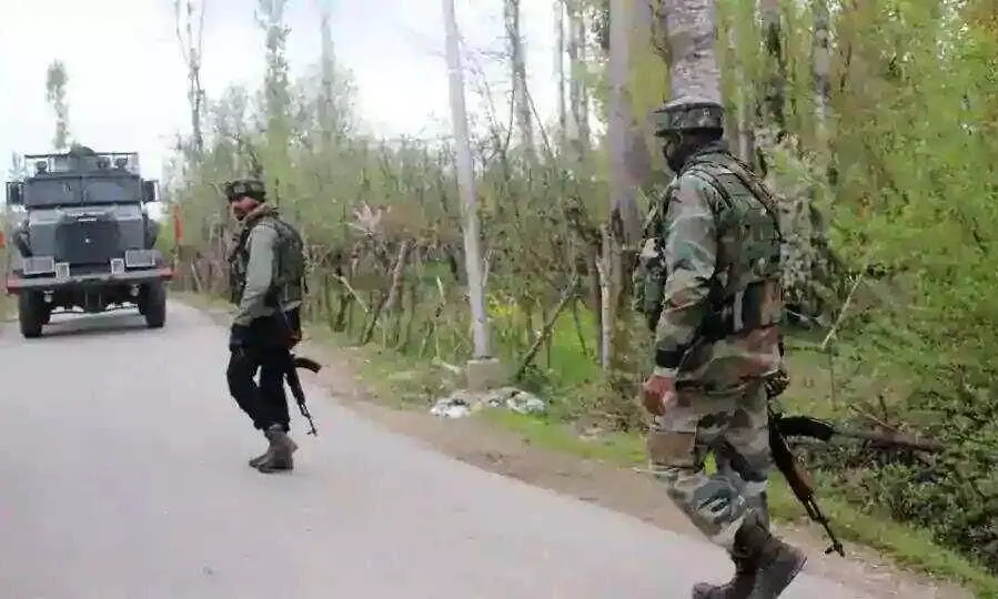 സൗത്ത് കശ്മീരിൽ ഭീകരാക്രമണം: രണ്ട് സി.ആർ.പി.എഫ് ജവാൻമാർക്ക് വീരമ്യുതു സൗത്ത് കശ്മീരിൽ ഭീകരാക്രമണം: രണ്ട് സി.ആർ.പി.എഫ് ജവാൻമാർക്ക് വീരമ്യുതു