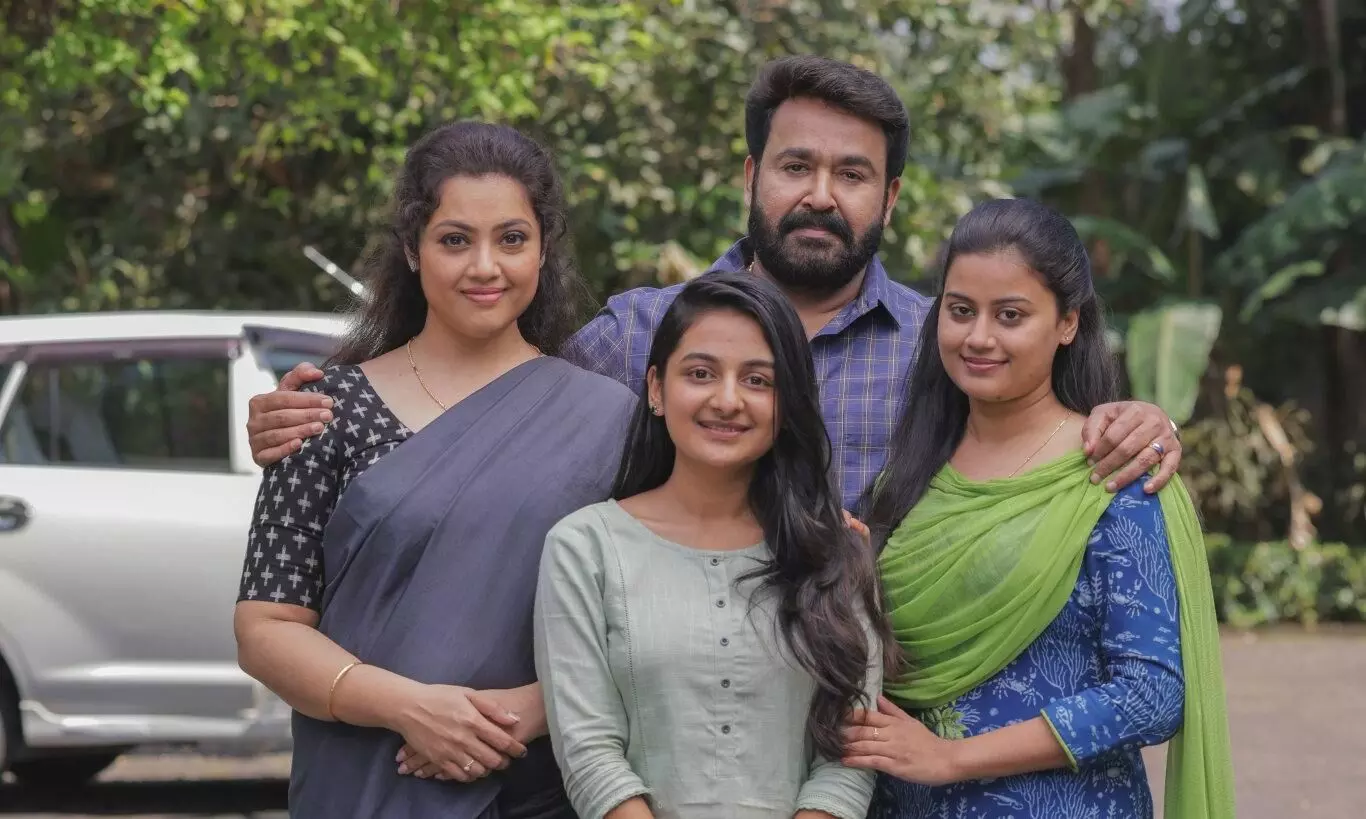 താടി വെച്ച്​ ജോർജ്​കുട്ടി കുടുംബത്തോടൊപ്പം; വൈറലായി ദൃശ്യം-2ലൊക്കേഷൻ ചിത്രം