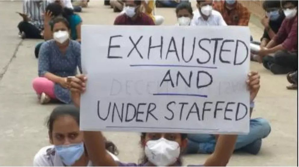 11 പേർക്ക് പകരം മൂന്ന് പേർ മാത്രമുള്ള ടീം കളിച്ച് തോറ്റാൽ ക്യാപ്റ്റനെ സസ്പെൻഡ് ചെയ്യുമോ? 11 പേർക്ക് പകരം മൂന്ന് പേർ മാത്രമുള്ള ടീം കളിച്ച് തോറ്റാൽ ക്യാപ്റ്റനെ സസ്പെൻഡ് ചെയ്യുമോ?