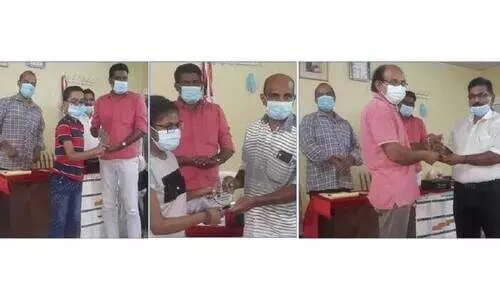 ന​വ​യു​ഗം ബാ​ല​വേ​ദി ബാ​ല സ​ർ​ഗോ​ത്സ​വം: സ​മ്മാ​ന​ങ്ങ​ൾ വി​ത​ര​ണം ചെ​യ്തു