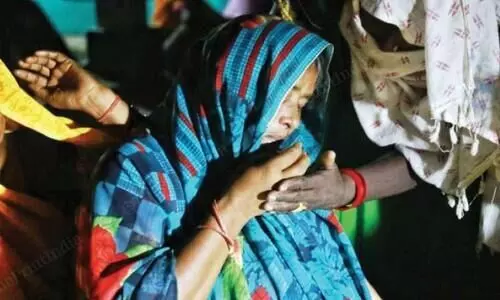 നാ​വ​രി​യ​പ്പെ​ടു​ന്ന രാ​ഷ്​​ട്രം