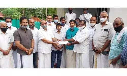 ബു​റൈ​ദ കെ.​എം.​സി.​സി സാ​മൂ​ഹി​ക സു​ര​ക്ഷ ഫ​ണ്ട്‌ കൈ​മാ​റി