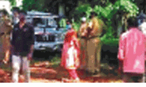 നി​രോ​ധ​നാ​ജ്ഞ ലം​ഘി​ച്ച്​ ദേ​ശീ​യ​പാ​ത സ​​ർ​വേ​യു​മാ​യി ഉ​ദ്യോ​ഗ​സ്ഥ സം​ഘം