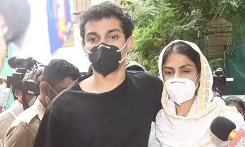 റിയയും സഹോദരനും ജയിലില്‍ തന്നെ; കസ്റ്റഡി നീട്ടി