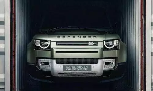 ലാൻഡ്​റോവറി​െൻറ ഒാഫ്​ റോഡ്​ രാജാവ്​ ഇന്ത്യൻ മണ്ണിലെത്തി; കളി വേറെ ലെവലാകും