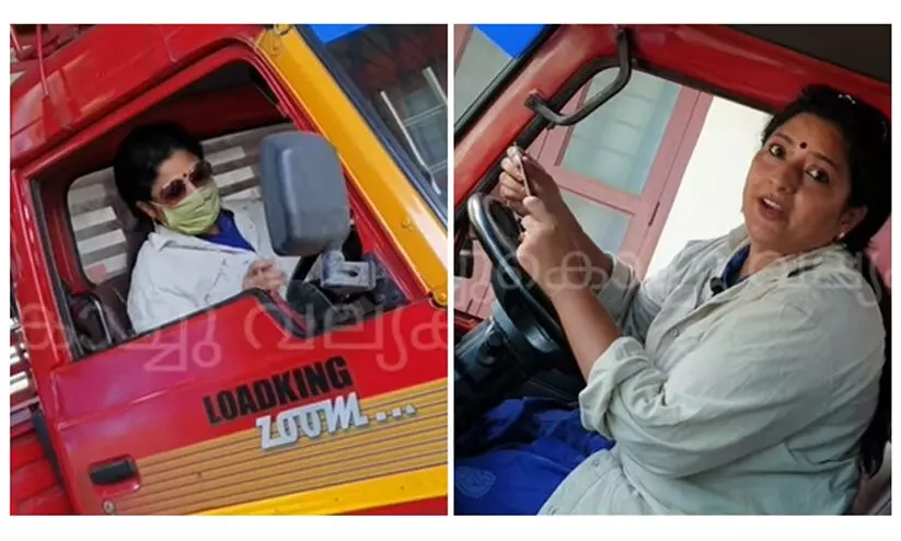 തിരക്കേറിയ റോഡിലൂടെ ട്രക്ക് ഓടിച്ച് നടി പ്രവീണ; കൈയ്യടിച്ച് ആരാധകർ തിരക്കേറിയ റോഡിലൂടെ ട്രക്ക് ഓടിച്ച് നടി പ്രവീണ; കൈയ്യടിച്ച് ആരാധകർ