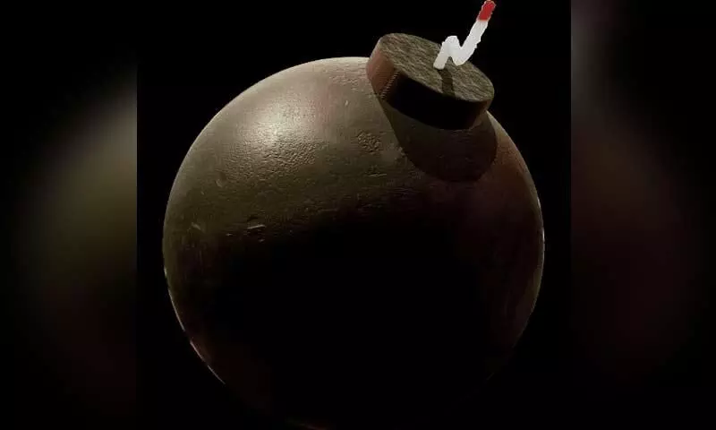 കിഴക്കൻ പേരാമ്പ്ര കടവരാന്തയിൽ ബോംബ് കണ്ടെത്തി കിഴക്കൻ പേരാമ്പ്ര കടവരാന്തയിൽ ബോംബ് കണ്ടെത്തി