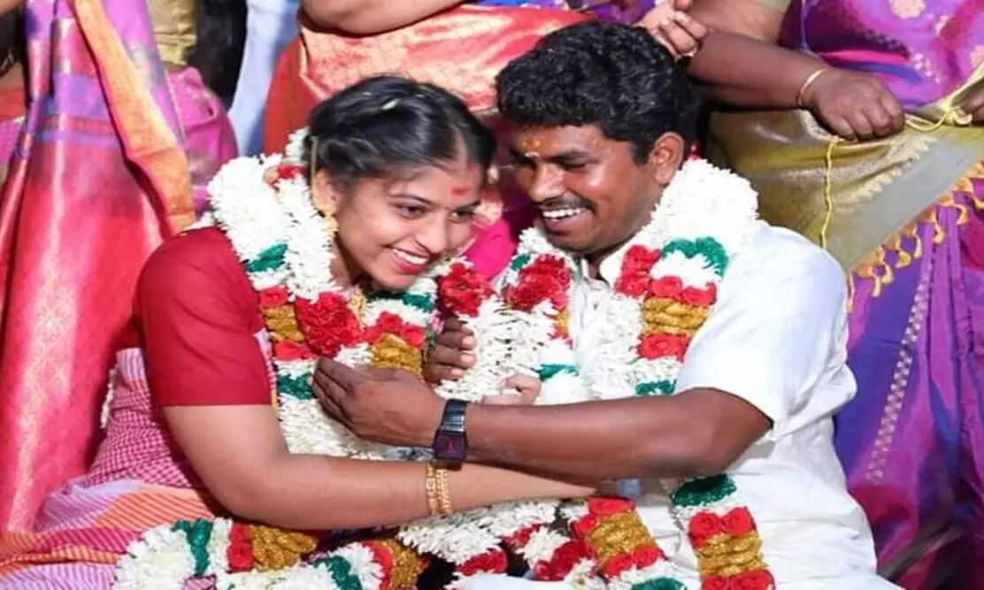 മകൾ ദലിത് എം.എൽ.എയെ വിവാഹം ചെയ്തു; ക്ഷേത്രത്തിലെ പൂജാരി ആത്മഹത്യക്ക് ശ്രമിച്ചു മകൾ ദലിത് എം.എൽ.എയെ വിവാഹം ചെയ്തു; ക്ഷേത്രത്തിലെ പൂജാരി ആത്മഹത്യക്ക് ശ്രമിച്ചു