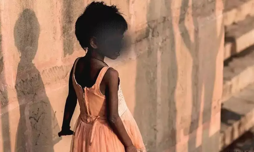 ബലാത്സംഗത്തിനിരയായ ഹാഥറസിൽ നിന്നുള്ള ആറ് വയസ്സുകാരി മരിച്ചു; ബന്ധുവായ 15കാരൻ അറസ്റ്റില് ബലാത്സംഗത്തിനിരയായ ഹാഥറസിൽ നിന്നുള്ള ആറ് വയസ്സുകാരി മരിച്ചു; ബന്ധുവായ 15കാരൻ അറസ്റ്റില്