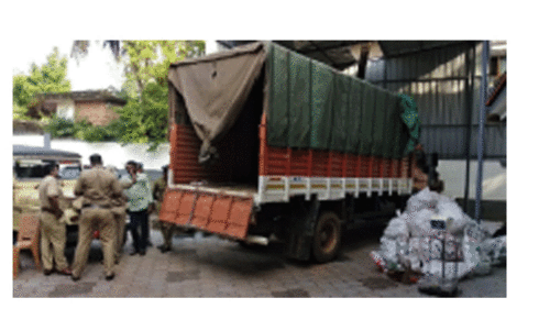 കലക്ടറുടെ ക്യാമ്പ്​ ഓഫിസിനു പിറകിലെ വീട്ടിൽനിന്ന്​ രണ്ടരകോടിയുടെ ചന്ദനം പടികൂടി