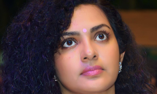 മോദിയെ പുകഴ്​ത്തി കരൺ ജോഹർ; അറപ്പുതോന്നുന്നെന്ന്​ പാർവതി തിരുവോത്ത്​