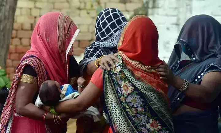 ഭീതിയിലാണ്​ ജീവിതം; ഗ്രാമം വിടാനൊരുങ്ങി ഹാഥറസ്​ പെൺകുട്ടിയുടെ കുടുംബം