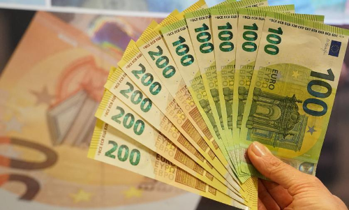 അപരിചിതൻ സമ്മാനിച്ച ലോട്ടറിക്ക്​​​ 40 ലക്ഷം രൂപ സമ്മാനം; ഞെട്ടി​ യാചകരായ യുവാക്കൾ